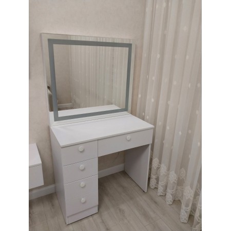 Masa machiaj cu oglinda A-10